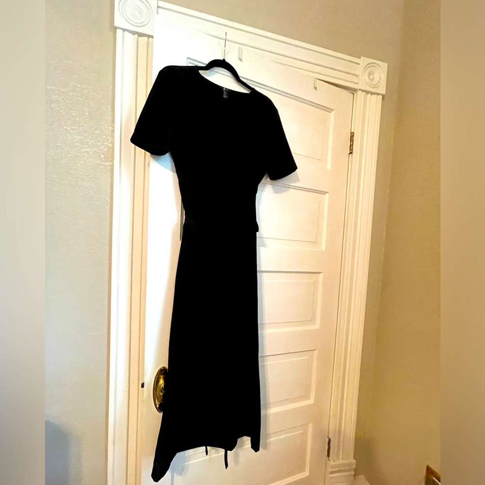 black wrap dress WITH POCKETS